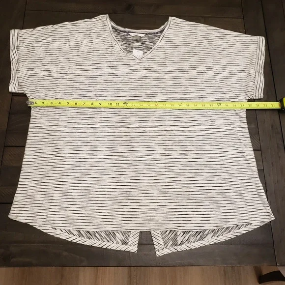 Button Back Space Dye V-neck Top CJ Banks Plus Size 3X - Picture 8 of 10